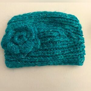 Blue head band.